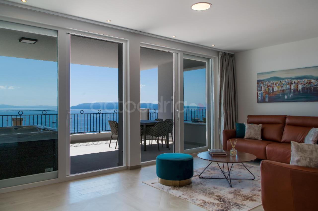 Villa Smaragd - Opal - Luxury Apt With Shared Pool And Private Hot Tub Makarska Extérieur photo