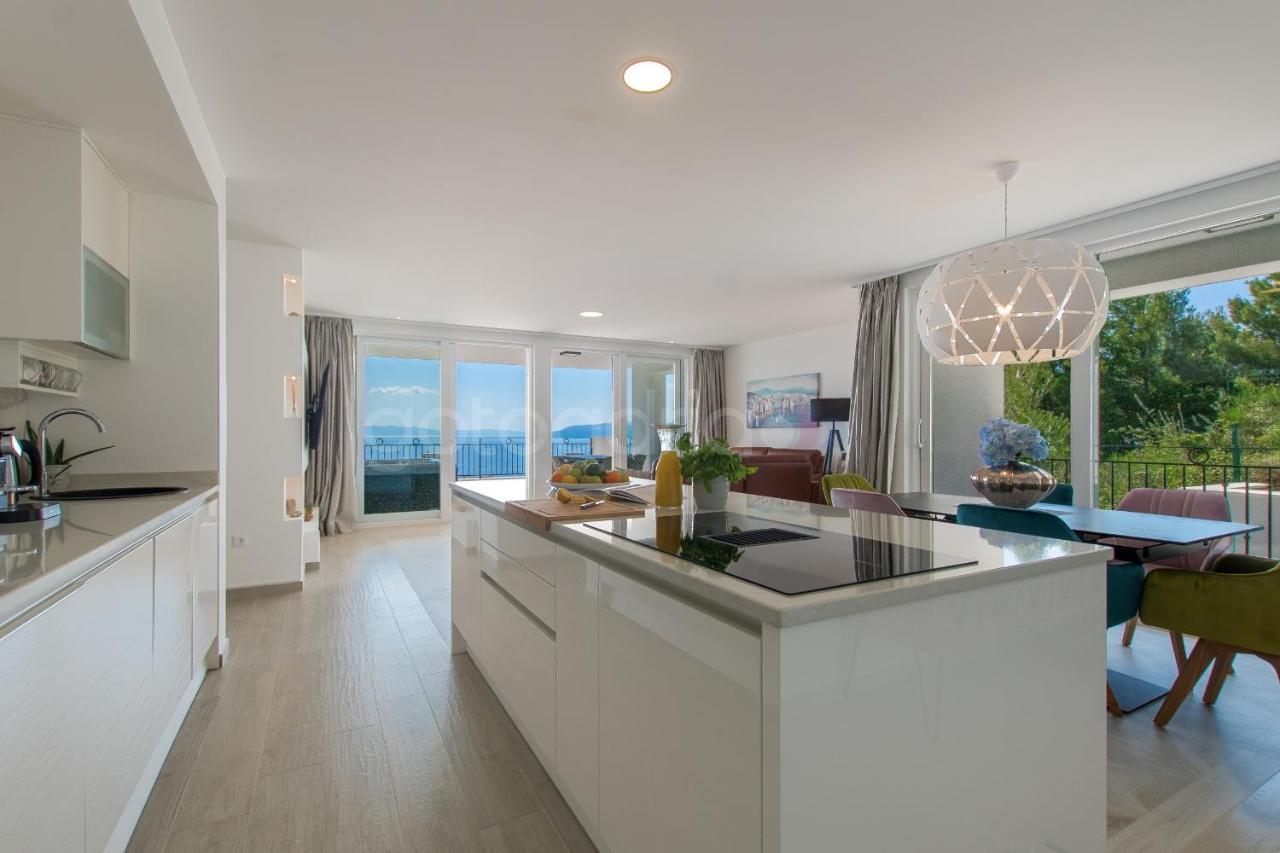 Villa Smaragd - Opal - Luxury Apt With Shared Pool And Private Hot Tub Makarska Extérieur photo