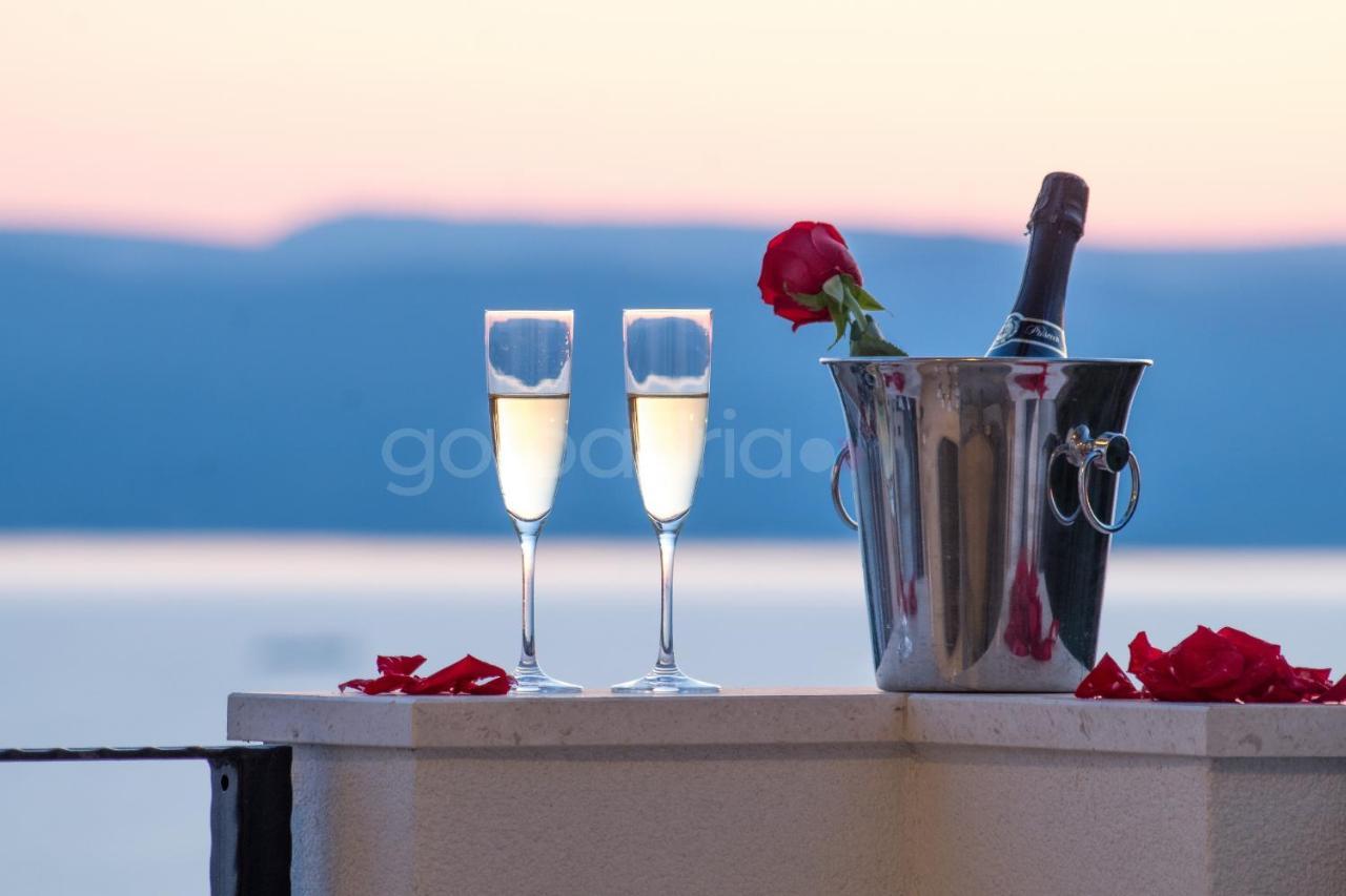 Villa Smaragd - Opal - Luxury Apt With Shared Pool And Private Hot Tub Makarska Extérieur photo