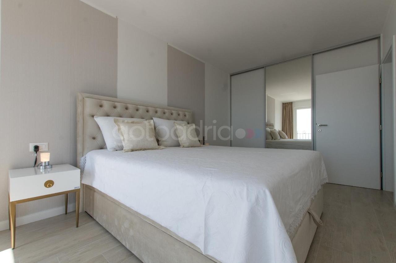 Villa Smaragd - Opal - Luxury Apt With Shared Pool And Private Hot Tub Makarska Extérieur photo