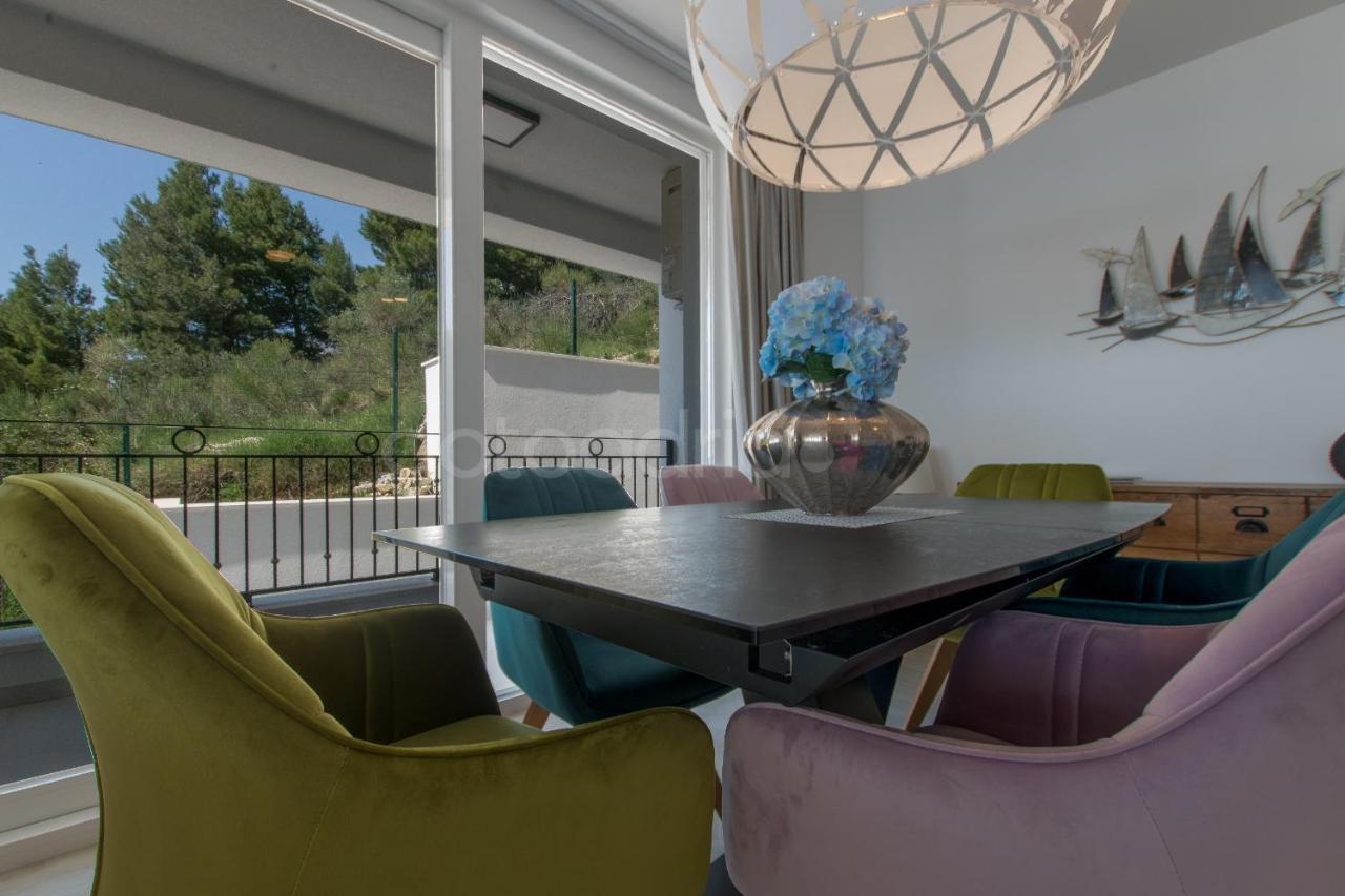 Villa Smaragd - Opal - Luxury Apt With Shared Pool And Private Hot Tub Makarska Extérieur photo