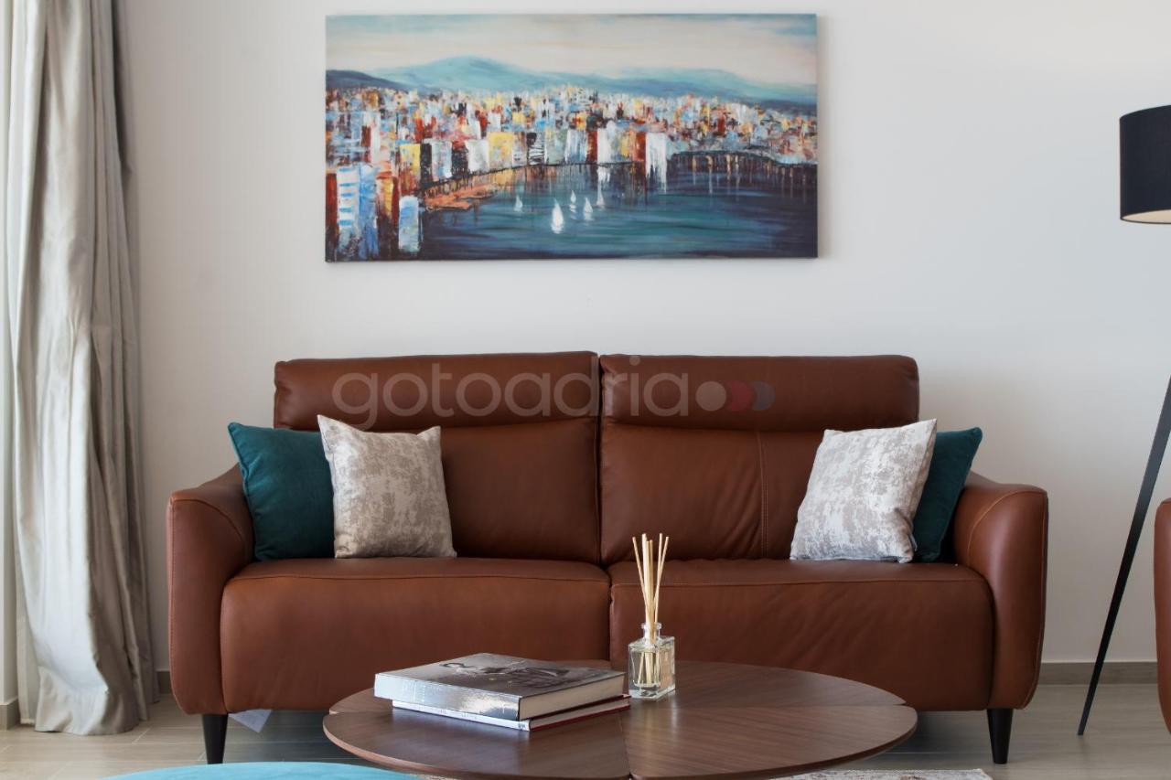 Villa Smaragd - Opal - Luxury Apt With Shared Pool And Private Hot Tub Makarska Extérieur photo