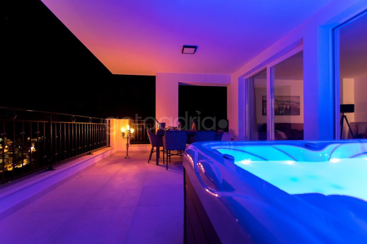 Villa Smaragd - Opal - Luxury Apt With Shared Pool And Private Hot Tub Makarska Extérieur photo