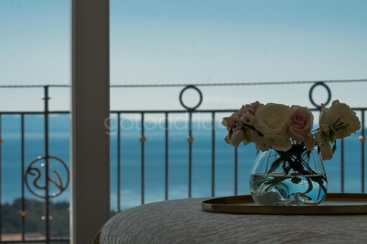 Villa Smaragd - Opal - Luxury Apt With Shared Pool And Private Hot Tub Makarska Extérieur photo
