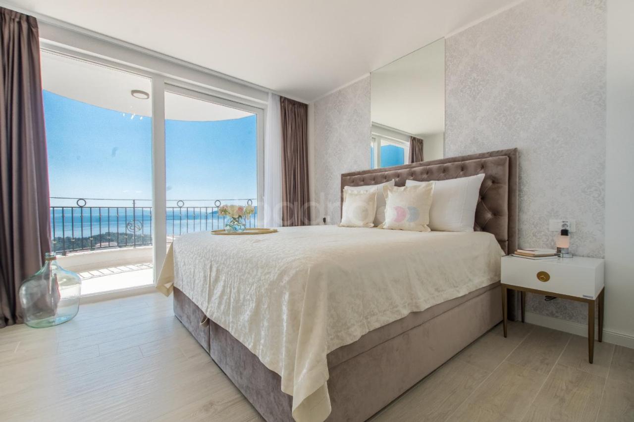 Villa Smaragd - Opal - Luxury Apt With Shared Pool And Private Hot Tub Makarska Extérieur photo