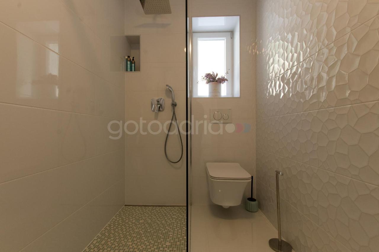 Villa Smaragd - Opal - Luxury Apt With Shared Pool And Private Hot Tub Makarska Extérieur photo