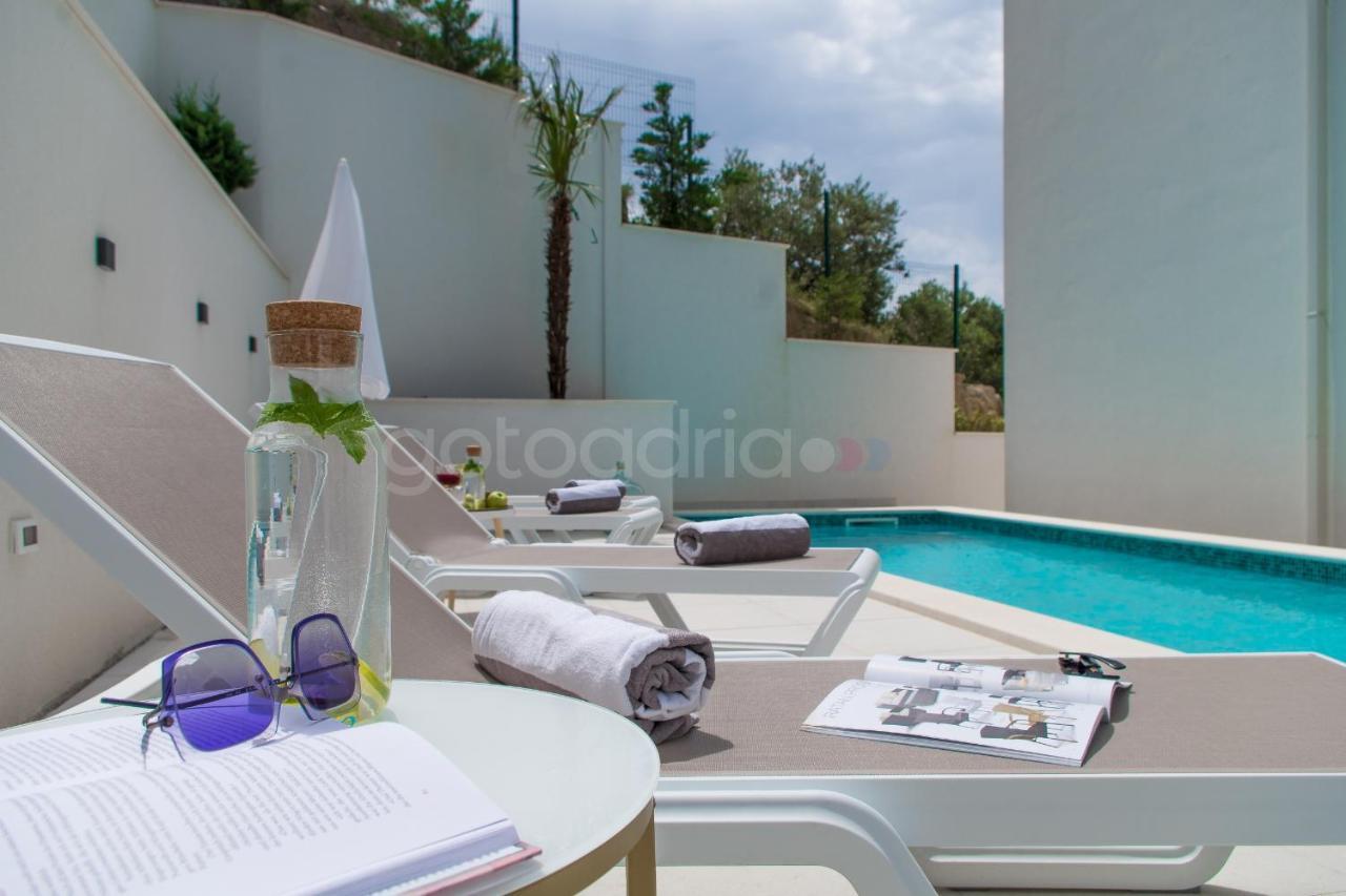 Villa Smaragd - Opal - Luxury Apt With Shared Pool And Private Hot Tub Makarska Extérieur photo