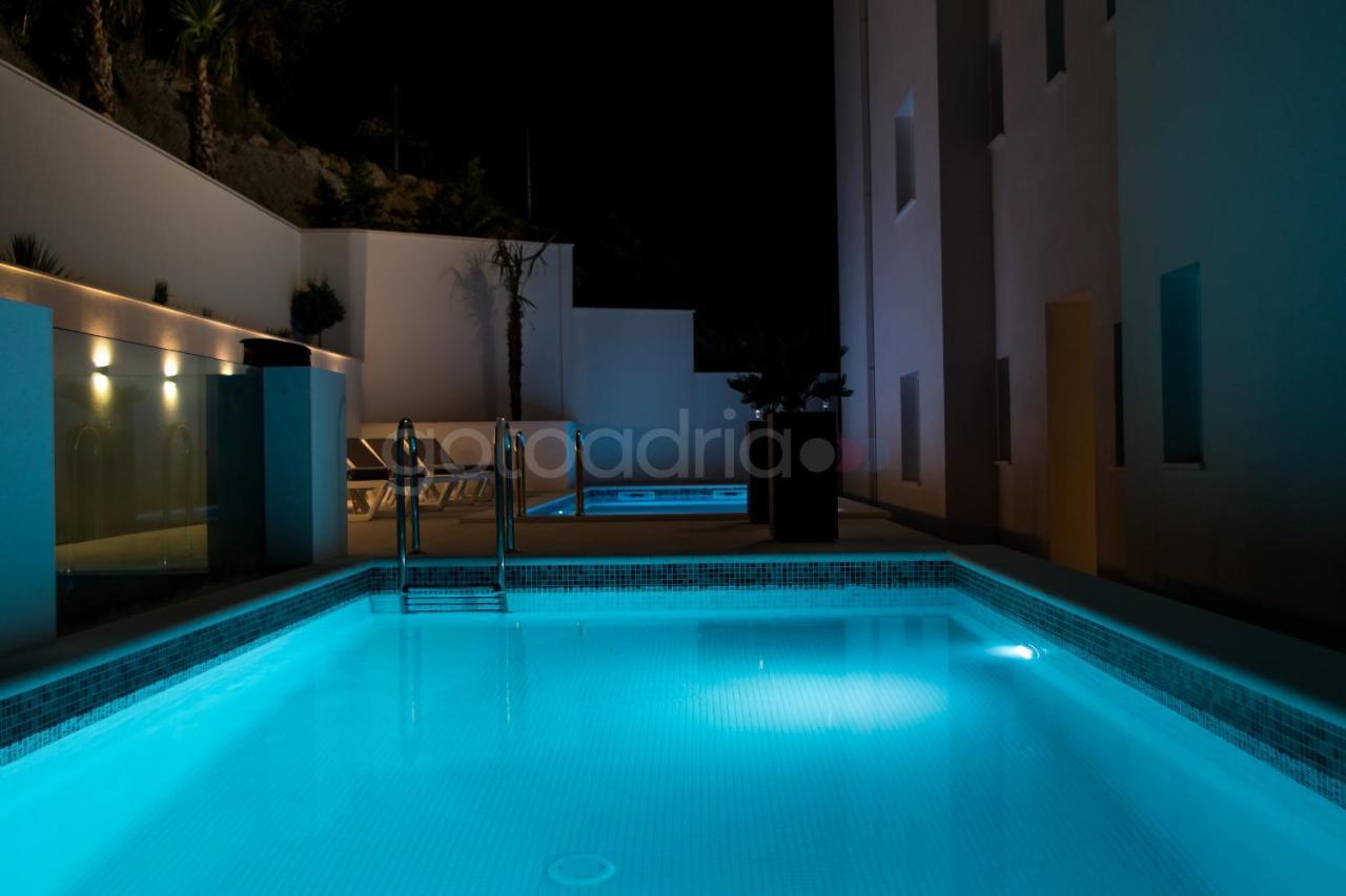 Villa Smaragd - Opal - Luxury Apt With Shared Pool And Private Hot Tub Makarska Extérieur photo