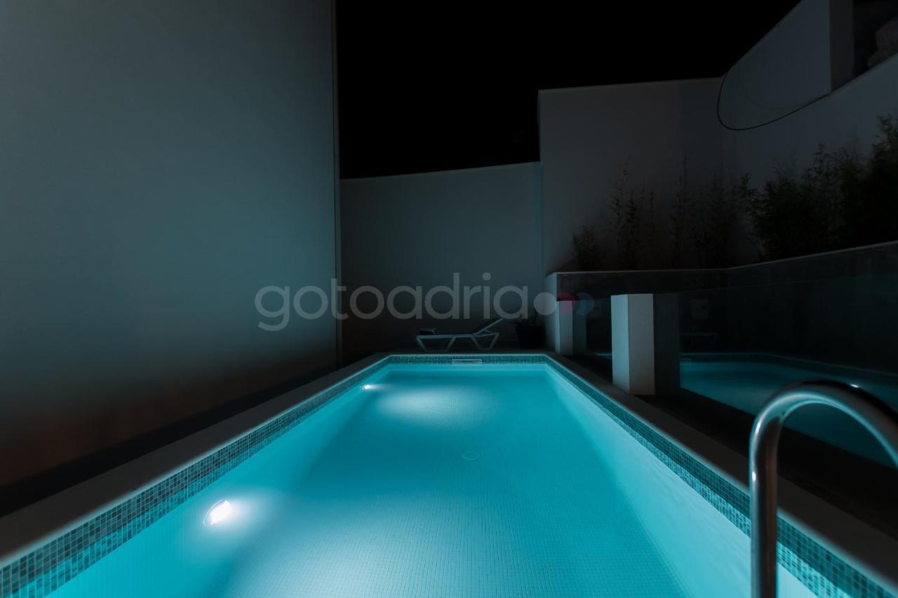 Villa Smaragd - Opal - Luxury Apt With Shared Pool And Private Hot Tub Makarska Extérieur photo